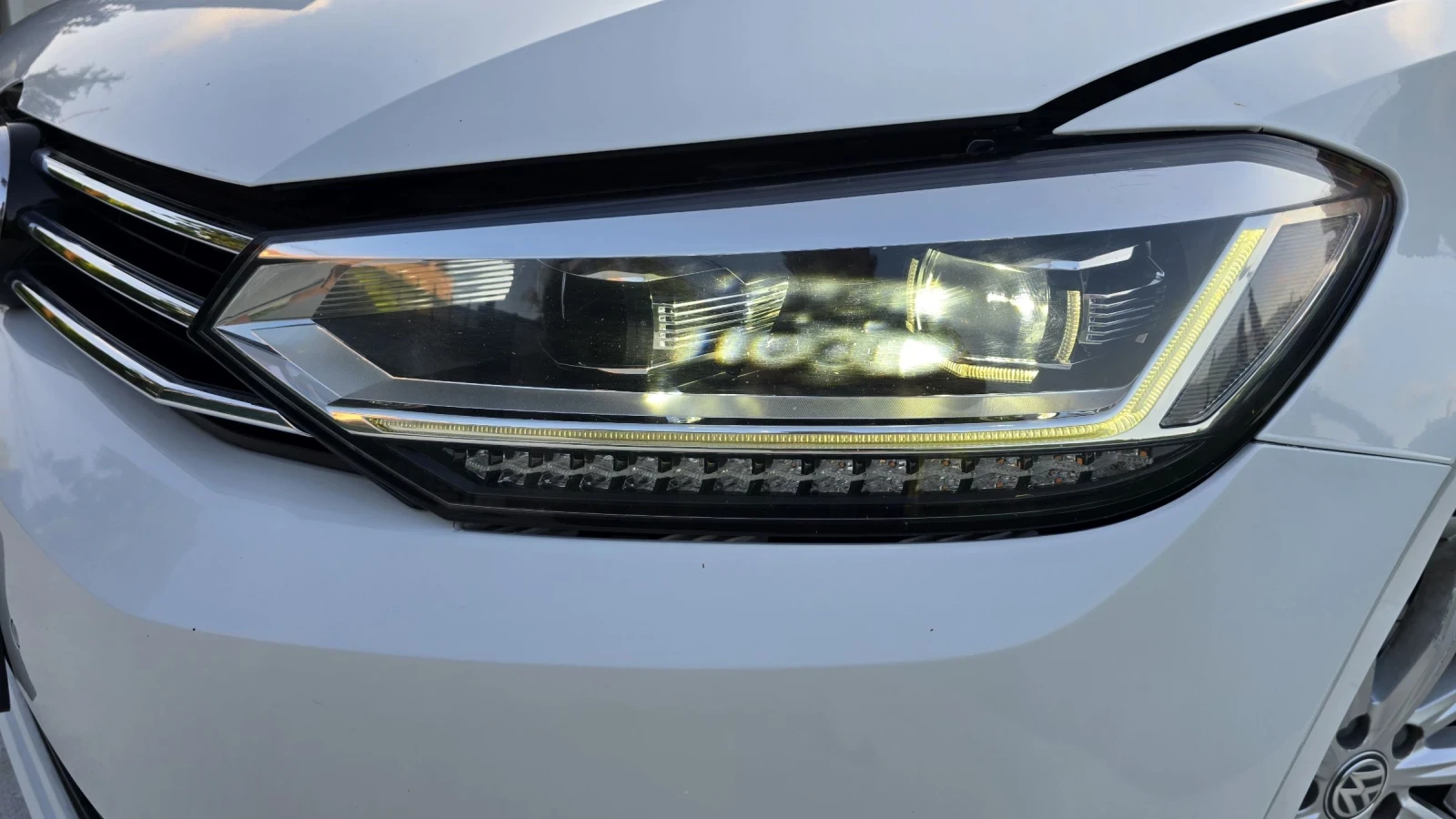 VW Touran 2.0 Tdi 150ks LED, снимка 13 - Автомобили и джипове - 55365094