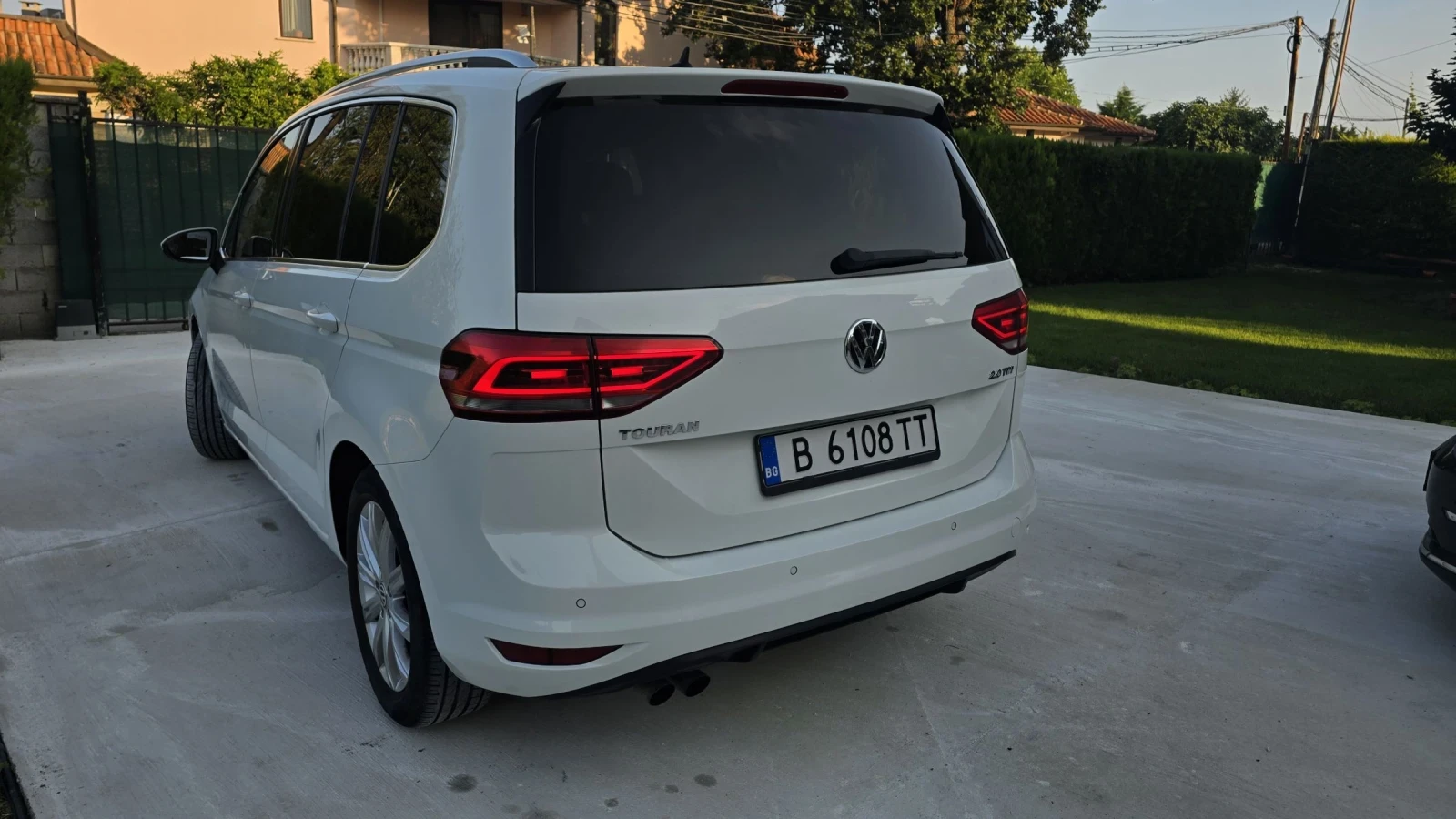 VW Touran 2.0 Tdi 150ks LED, снимка 3 - Автомобили и джипове - 55365094