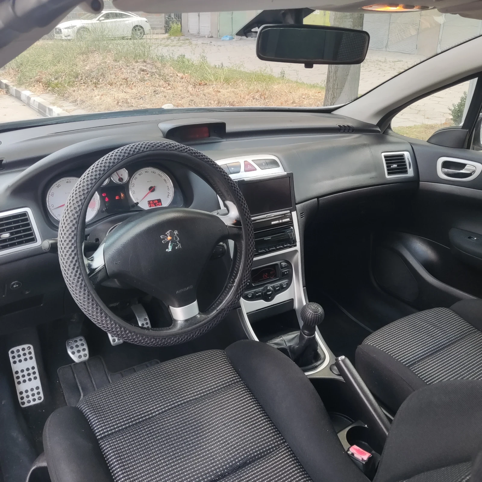 Peugeot 307 2.0i Газ/Бензин, снимка 9 - Автомобили и джипове - 55581185