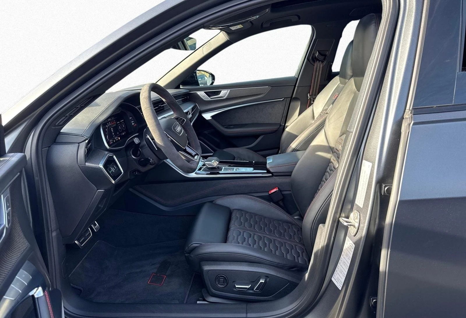Audi Rs6 CERAMIC / CARBON / BLACK OPTIC / MATRIX/ PANO/ HUD, снимка 8 - Автомобили и джипове - 56016177