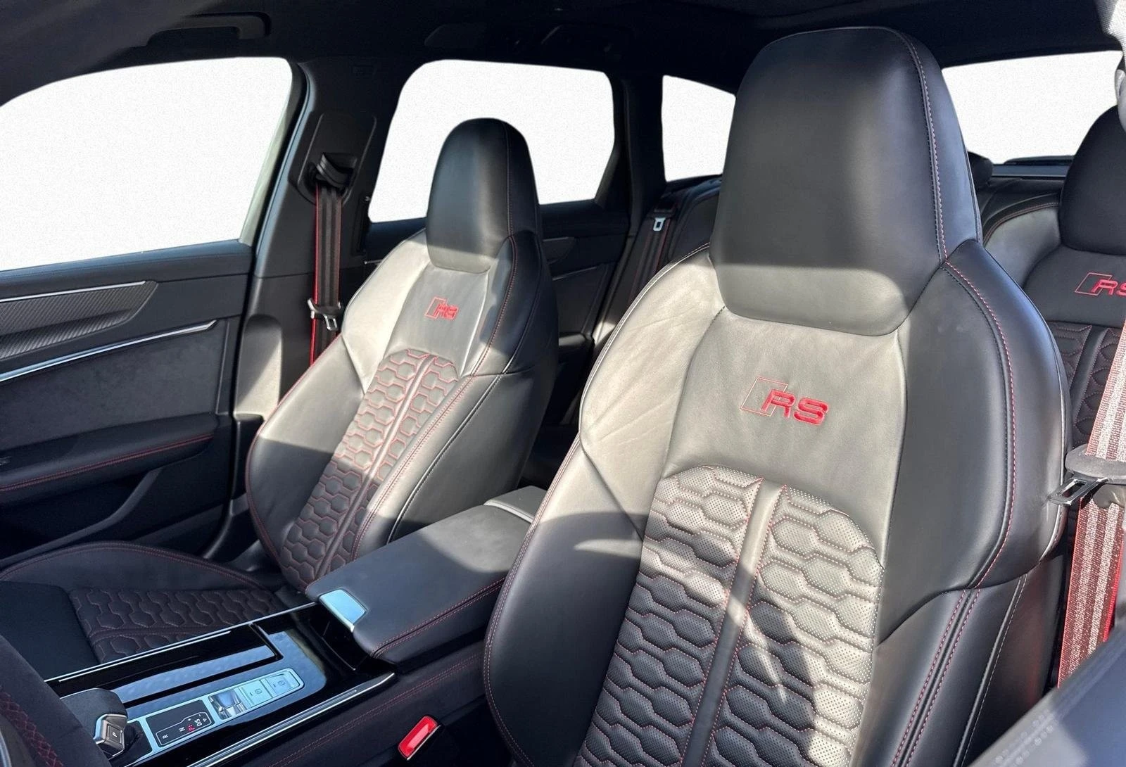 Audi Rs6 CERAMIC / CARBON / BLACK OPTIC / MATRIX/ PANO/ HUD, снимка 10 - Автомобили и джипове - 56016177