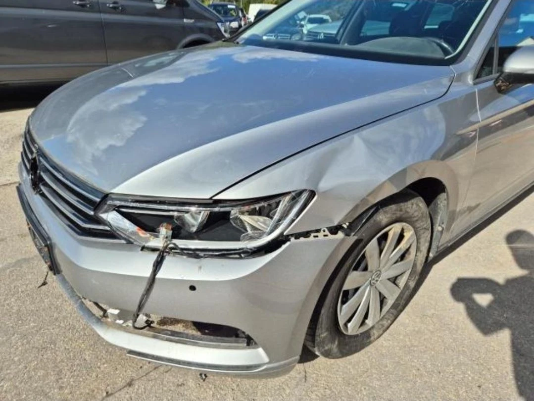 VW Passat, снимка 12 - Автомобили и джипове - 56662817
