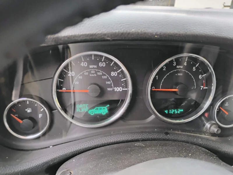 Jeep Wrangler SAHARA, снимка 11 - Автомобили и джипове - 52474497