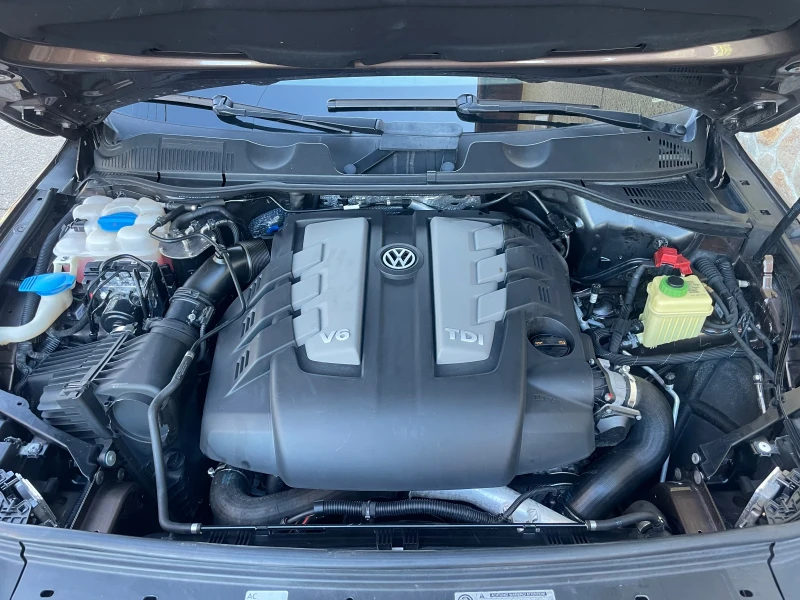 VW Touareg 3.0TDI* BLUEMOTION* panorama* , снимка 14 - Автомобили и джипове - 52802314