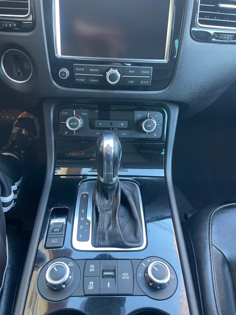 VW Touareg 3.0TDI* BLUEMOTION* panorama* , снимка 13 - Автомобили и джипове - 52802314