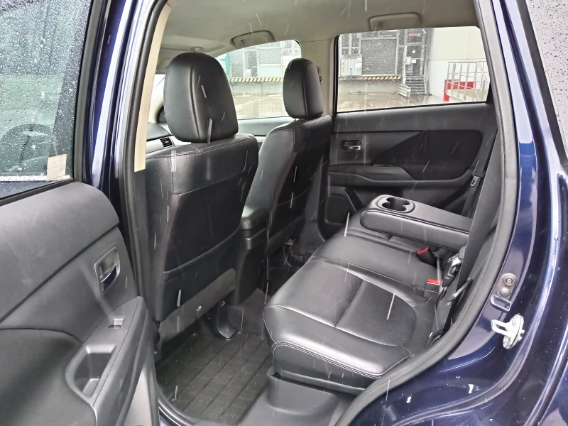 Mitsubishi Outlander 2.0i 150kc automat 4x4, снимка 7 - Автомобили и джипове - 53124038