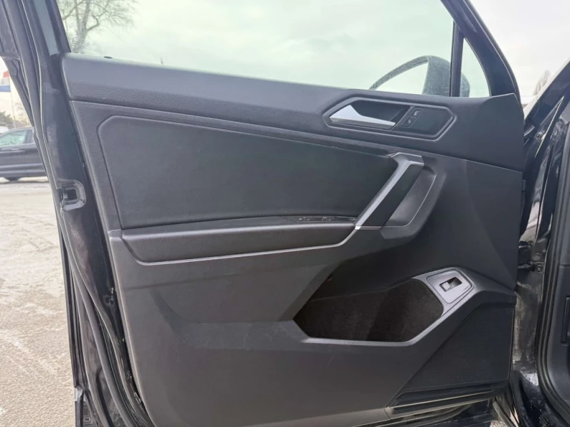 VW Tiguan * 4Motion SE, 4Motion SEL * CARFAX * ЦЕНА ДО БГ, снимка 12 - Автомобили и джипове - 53382370