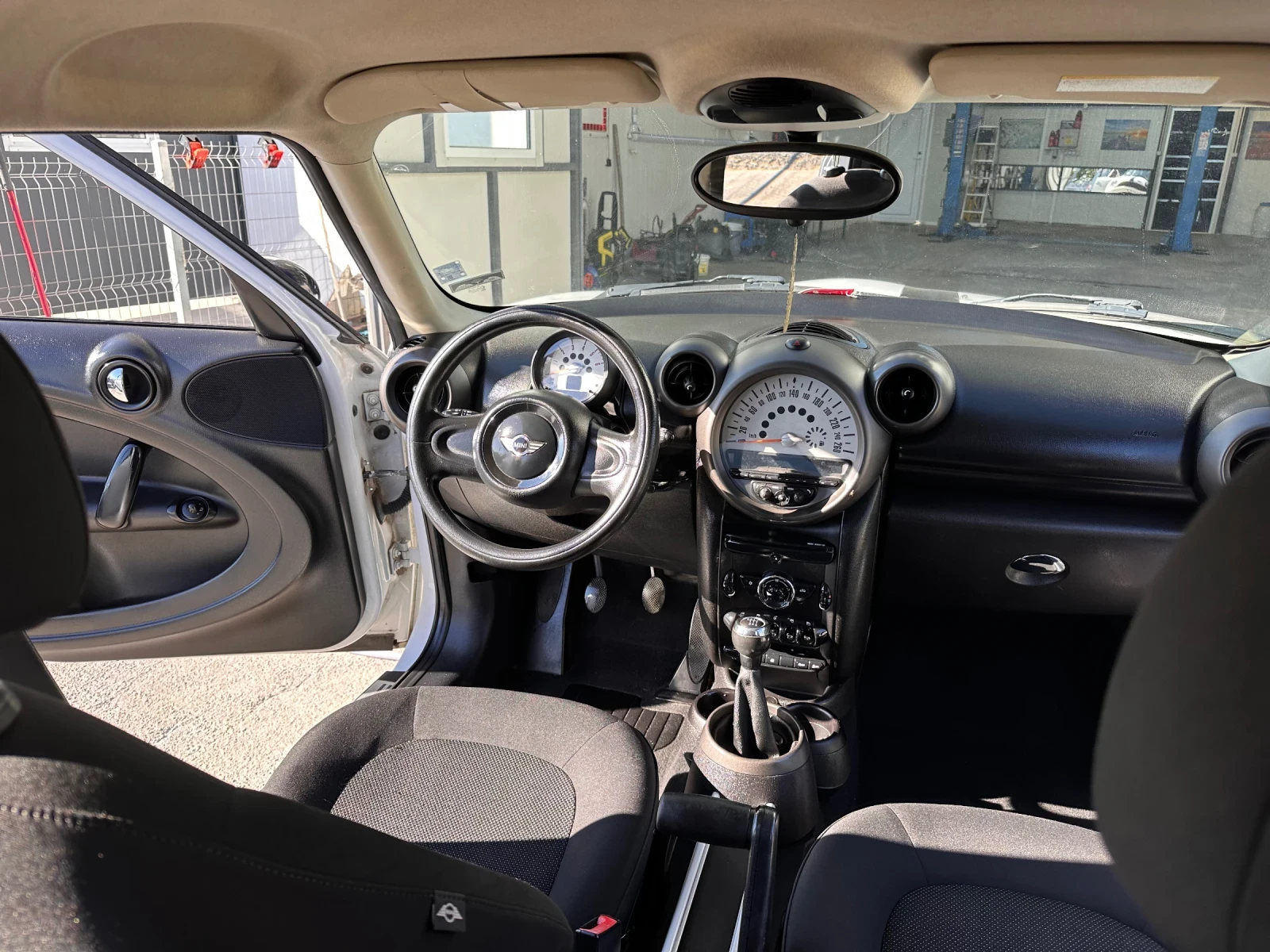 Mini Countryman 1.6tdi Всичко платено !! Обслужено !!  - изображение 10