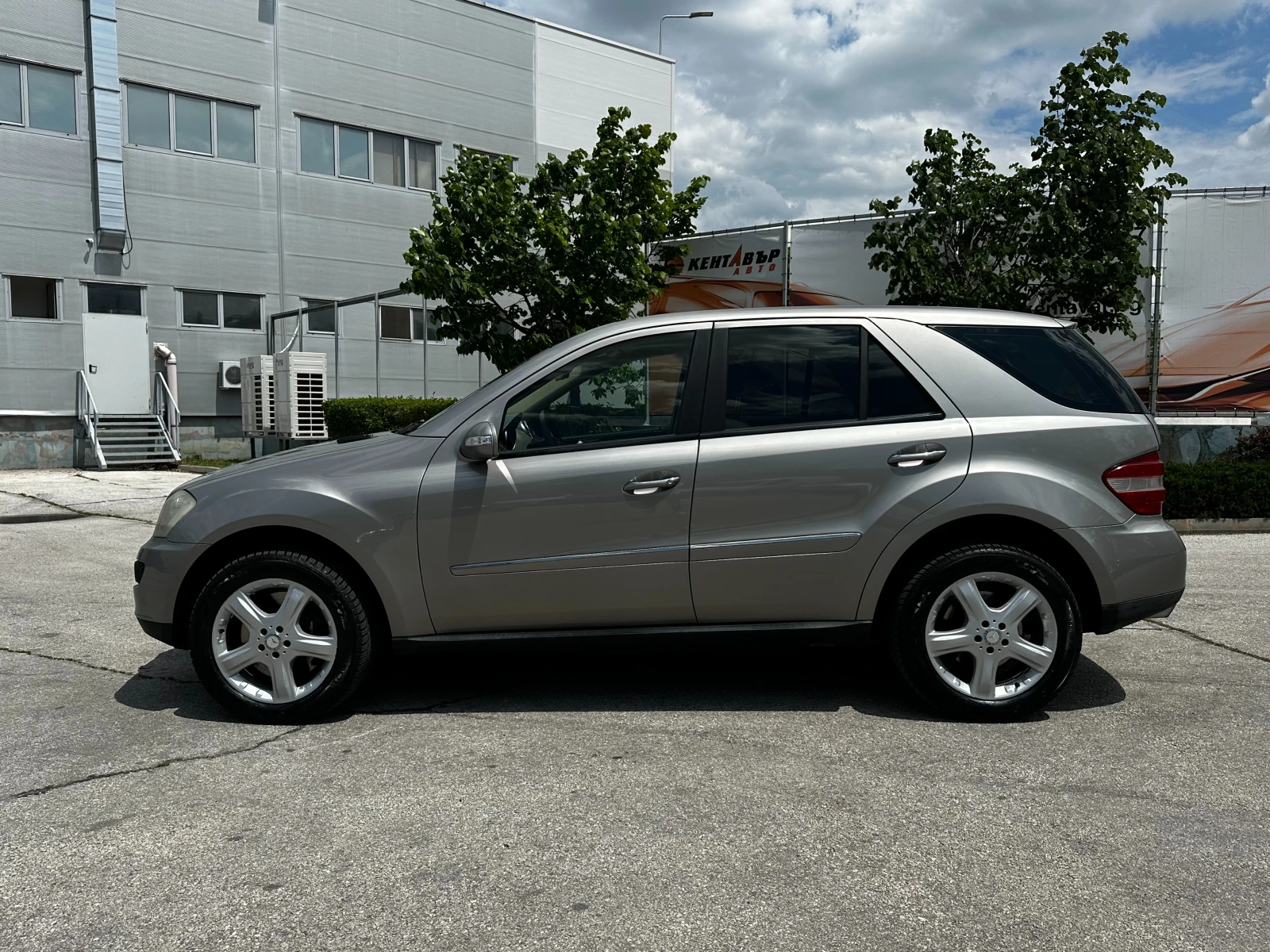Mercedes-Benz ML 500 5.5i 388 к.с./4matic, снимка 2 - Автомобили и джипове - 54630938