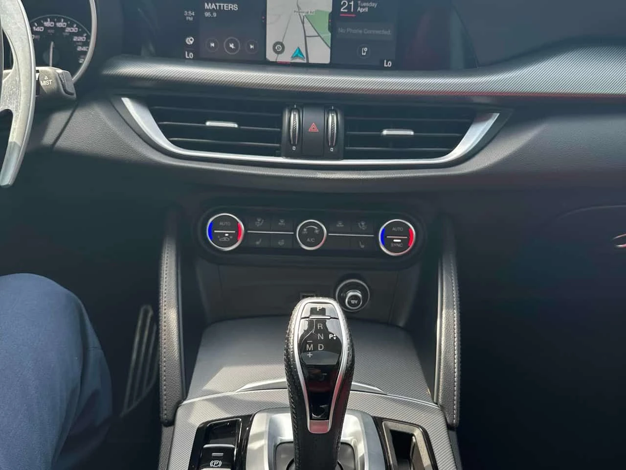 Alfa Romeo Stelvio  Veloce | DISTRONIC | PANO | RED INT , снимка 9 - Автомобили и джипове - 54642046