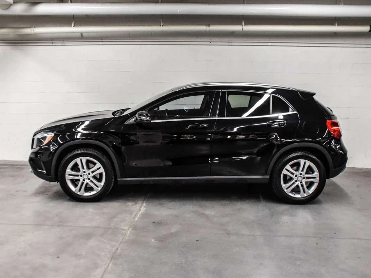 Mercedes-Benz GLA * Low mileage + Clean CarFax + Well maintained * C, снимка 2 - Автомобили и джипове - 54917105
