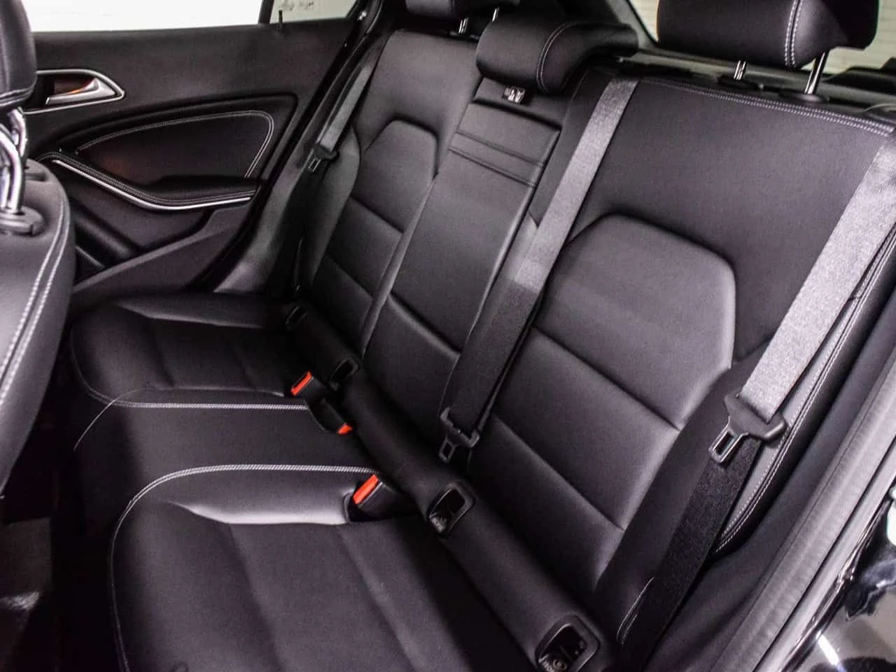 Mercedes-Benz GLA * Low mileage + Clean CarFax + Well maintained * C, снимка 11 - Автомобили и джипове - 54917105