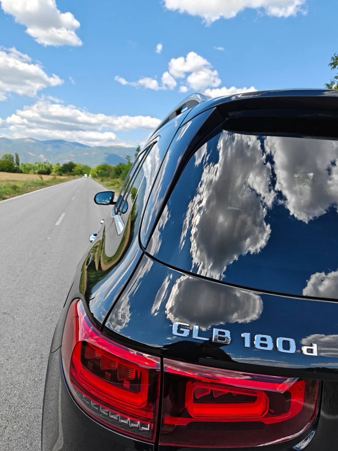 Mercedes-Benz GLB  180 d | DISTRONIC | AMG | KEYLESS | L, снимка 8 - Автомобили и джипове - 55665095