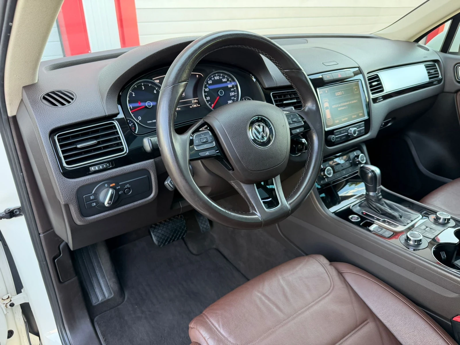 VW Touareg 3.0TDI AUTOMATIK PANORAMA KEY LESS START STOP , снимка 12 - Автомобили и джипове - 55853166