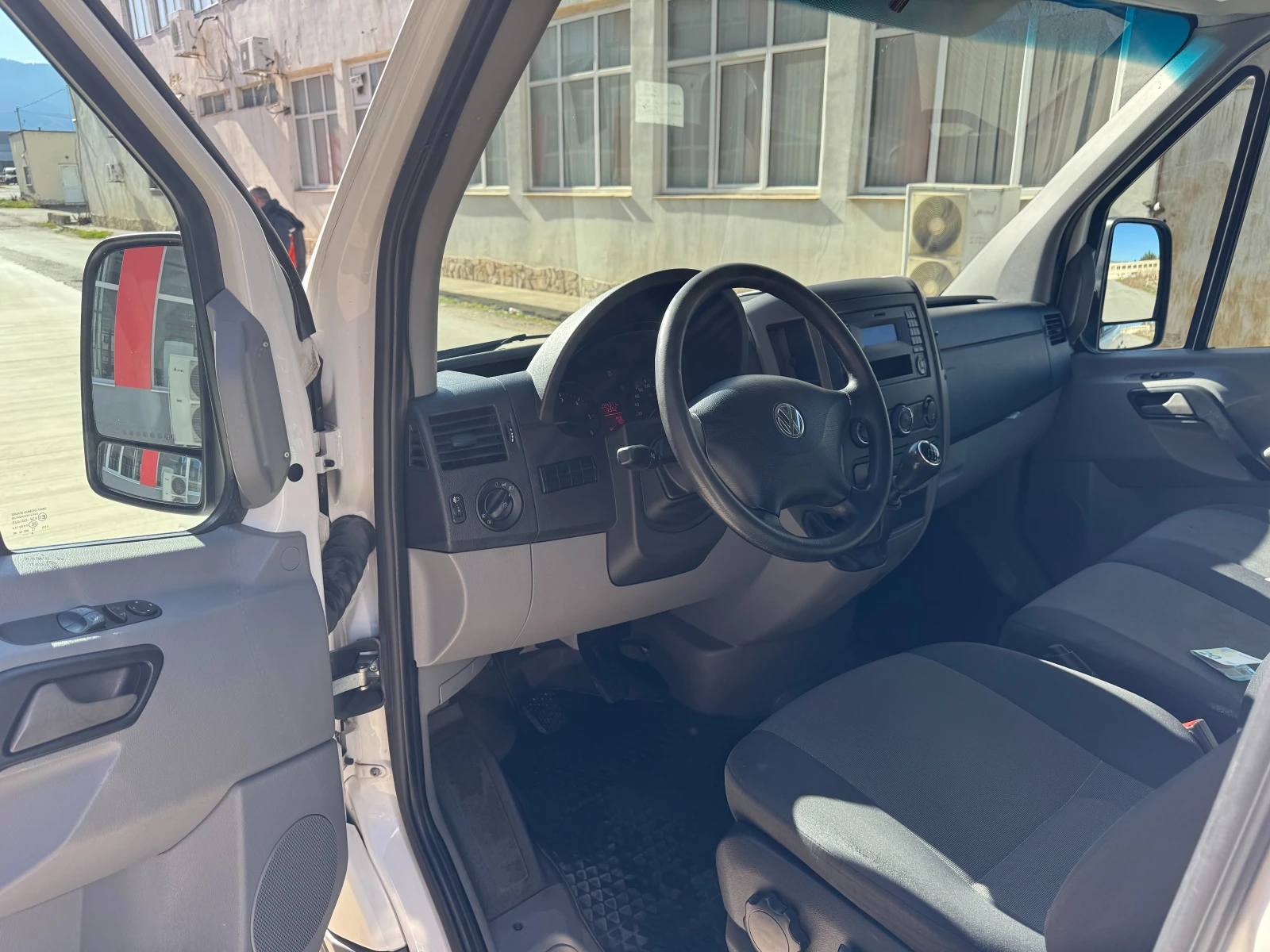 VW Crafter 163к.с. Климатик, снимка 13 - Бусове и автобуси - 53826097