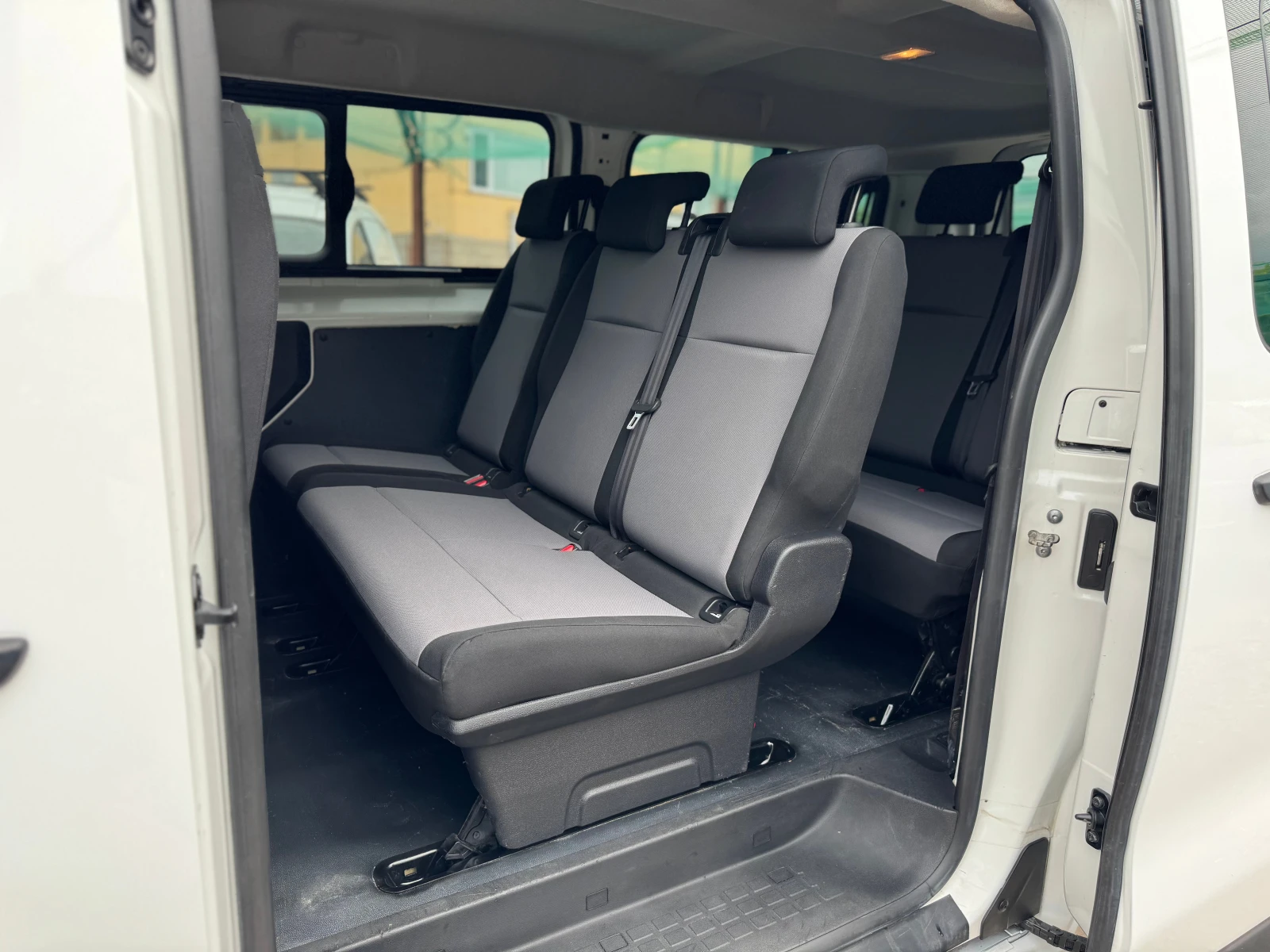 Toyota Proace 2.0d* LONG* Automatic* 8+ 1, снимка 10 - Бусове и автобуси - 54477636