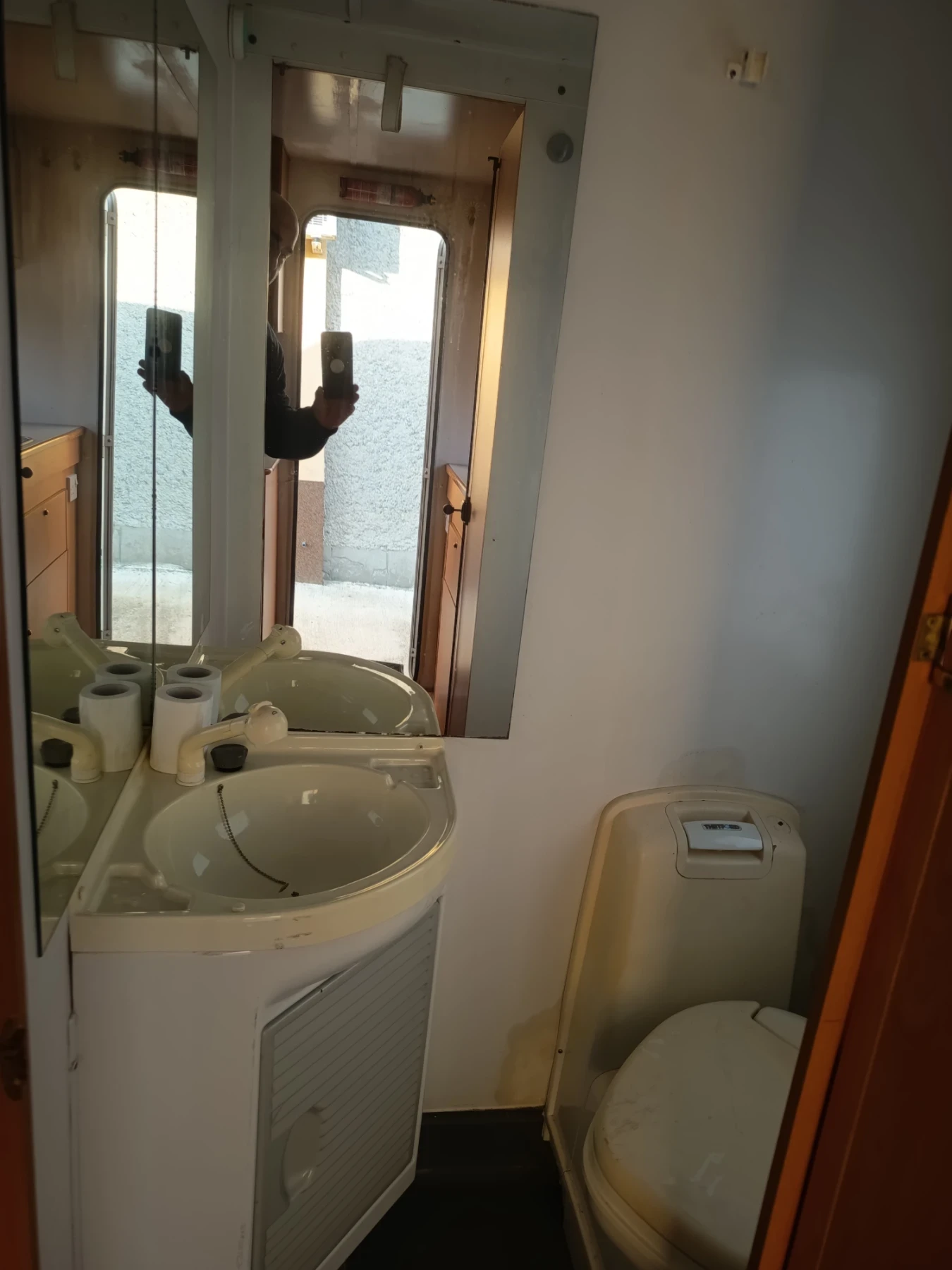 Каравана Други Going 300, снимка 17 - Каравани и кемпери - 54093730