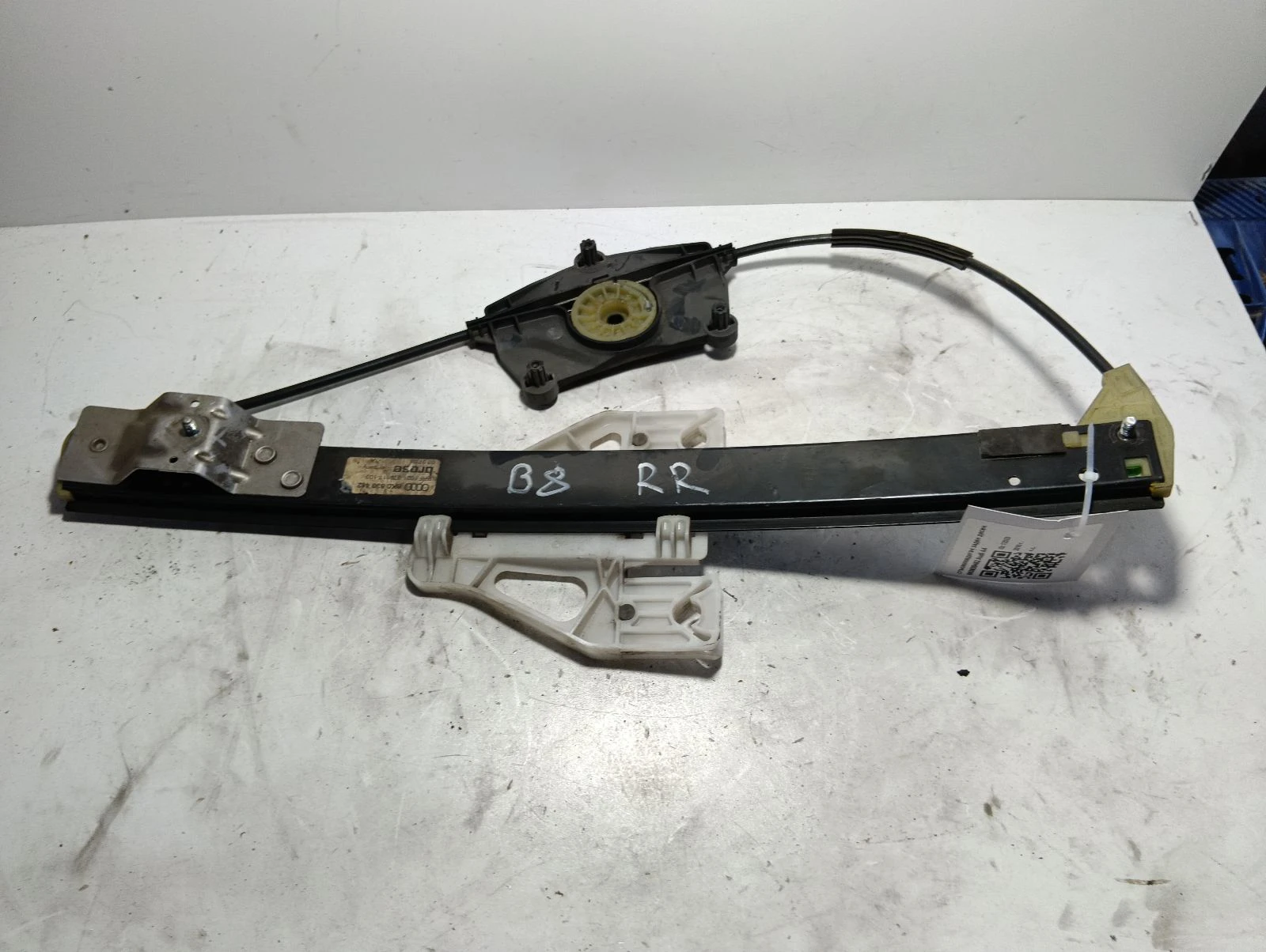стъклоповдигач заден десен 8K0839462 Audi A4