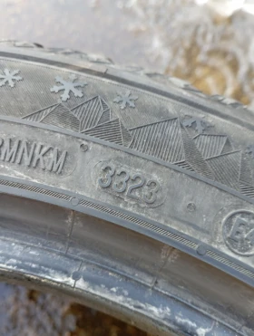 Гуми Зимни 215/50R18, снимка 6