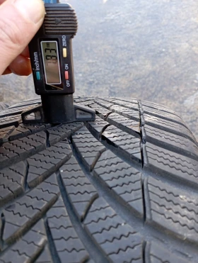 Гуми Зимни 215/50R18, снимка 8
