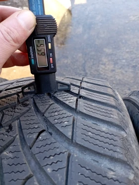Гуми Зимни 215/50R18, снимка 10