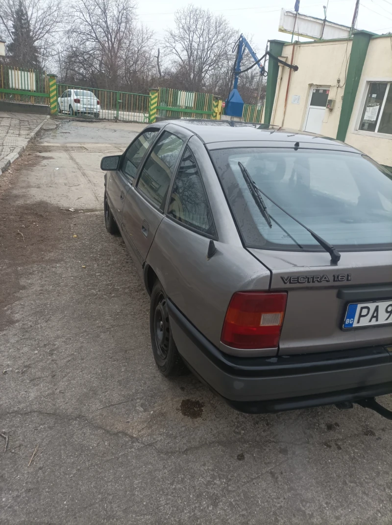 Opel Vectra 1.6i, снимка 13 - Автомобили и джипове - 49310652