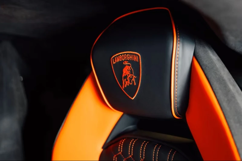 Lamborghini Revuelto 6.5 V12 HPEV 4WD, снимка 10 - Автомобили и джипове - 51456005