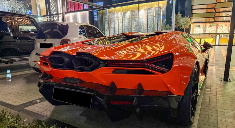 Lamborghini Revuelto 6.5 V12 HPEV 4WD, снимка 4 - Автомобили и джипове - 51456005