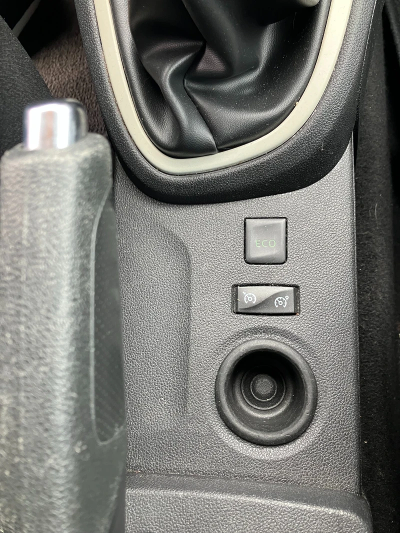 Renault Captur, снимка 10 - Автомобили и джипове - 52665203