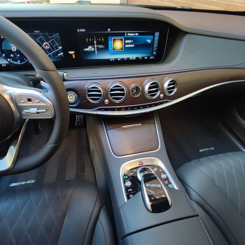 Mercedes-Benz S 560 4MATIK* AMG* LONG* PANORAMA* BURMESTER* 3XTV* FULL, снимка 9 - Автомобили и джипове - 52309880