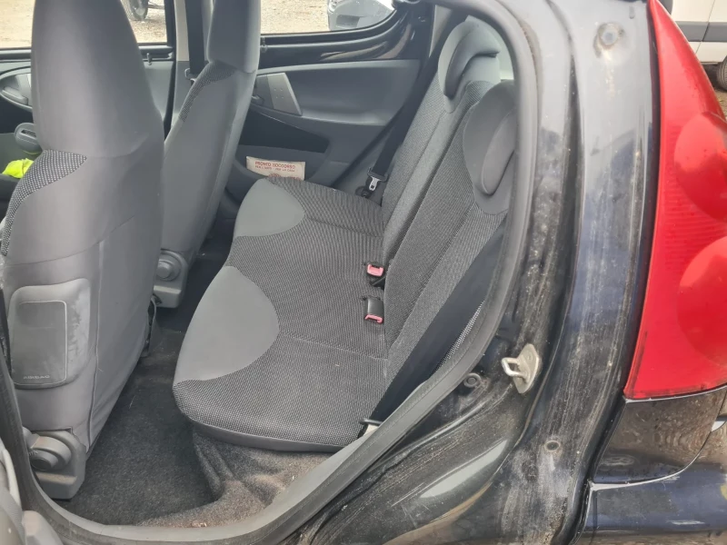Peugeot 107 1.0i AVTOMAT, снимка 10 - Автомобили и джипове - 52793678