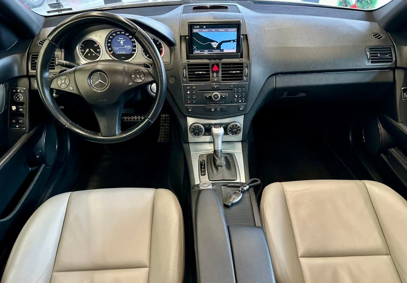 Mercedes-Benz C 320 AMG Pack * Pano * KeyLess* Подгрев * Full* Лизинг, снимка 7 - Автомобили и джипове - 53095838