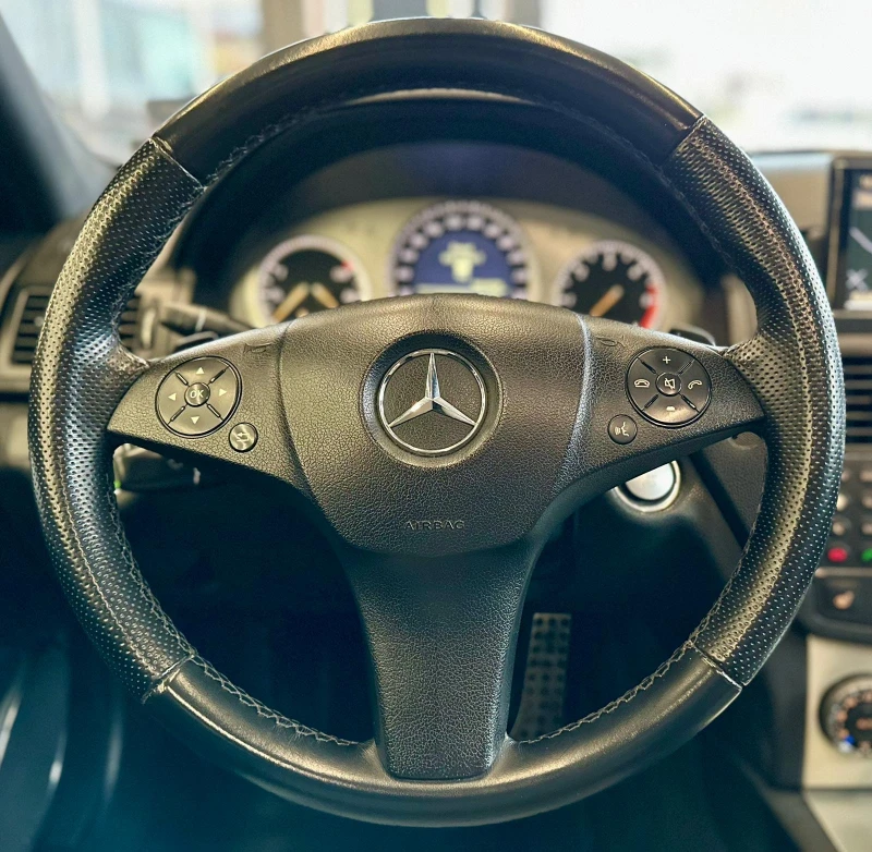Mercedes-Benz C 320 AMG Pack * Pano * KeyLess* Подгрев * Full* Лизинг, снимка 6 - Автомобили и джипове - 53095838