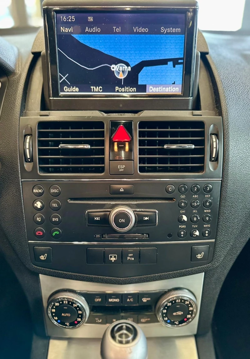 Mercedes-Benz C 320 AMG Pack * Pano * KeyLess* Подгрев * Full* Лизинг, снимка 10 - Автомобили и джипове - 53095838