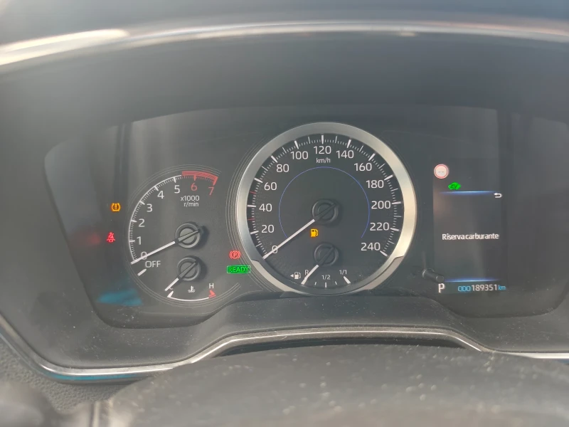 Toyota Corolla 1.8 Хибрид Комби Euro 6D, снимка 5 - Автомобили и джипове - 53205825