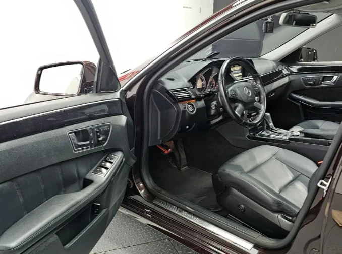 Mercedes-Benz E 220 Avantgarde, снимка 11 - Автомобили и джипове - 52751130
