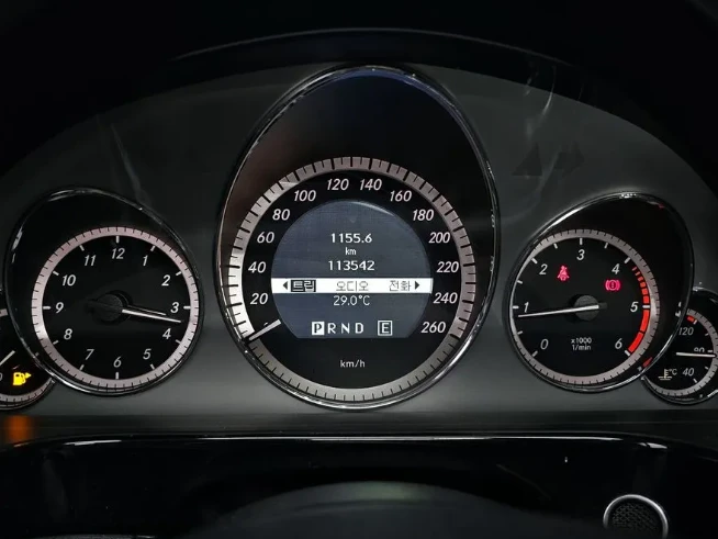 Mercedes-Benz E 220 Avantgarde - изображение 8