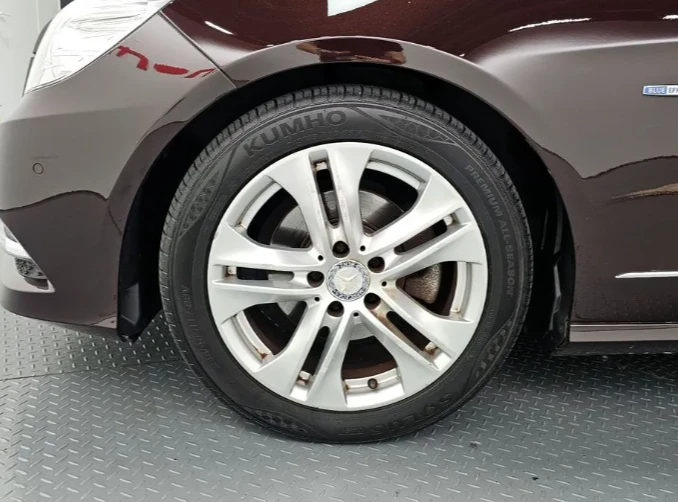 Mercedes-Benz E 220 Avantgarde - изображение 5