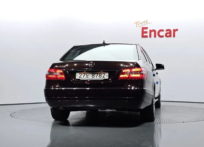 Mercedes-Benz E 220 Avantgarde - изображение 4