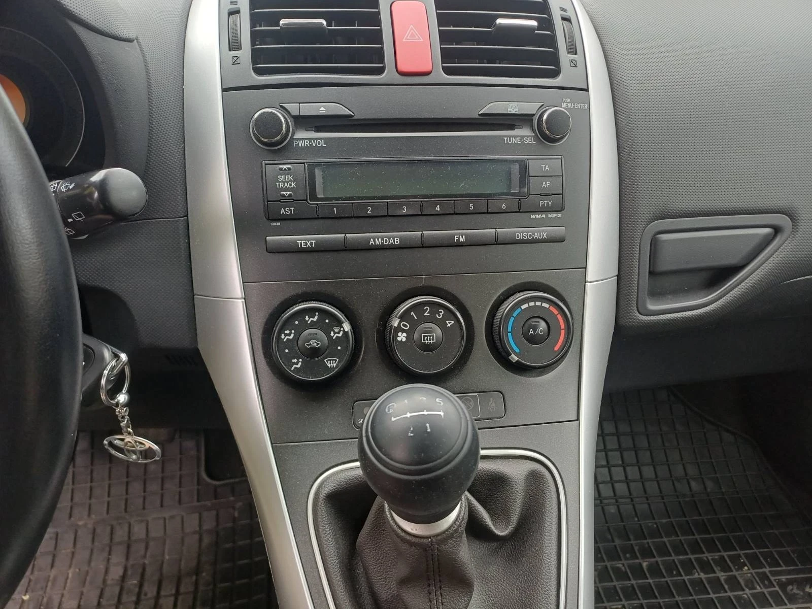 Toyota Auris  - изображение 6