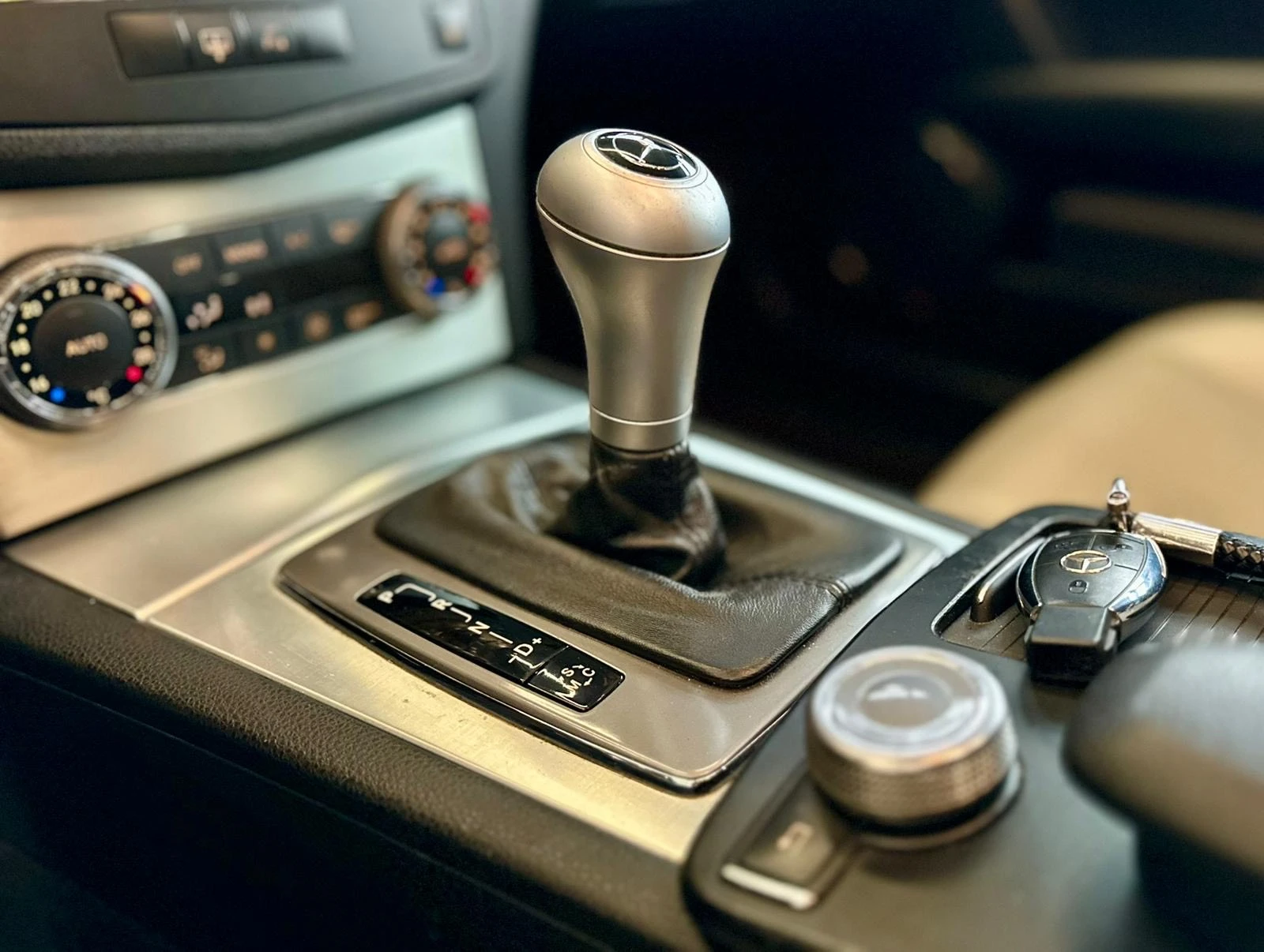 Mercedes-Benz C 320 AMG Pack * Pano * KeyLess* Подгрев * Full* Лизинг - изображение 9