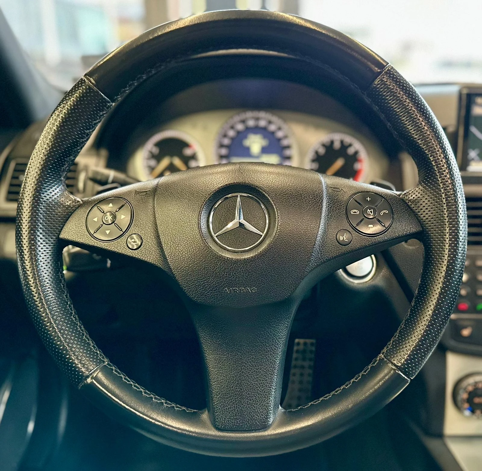 Mercedes-Benz C 320 AMG Pack * Pano * KeyLess* Подгрев * Full* Лизинг - изображение 6