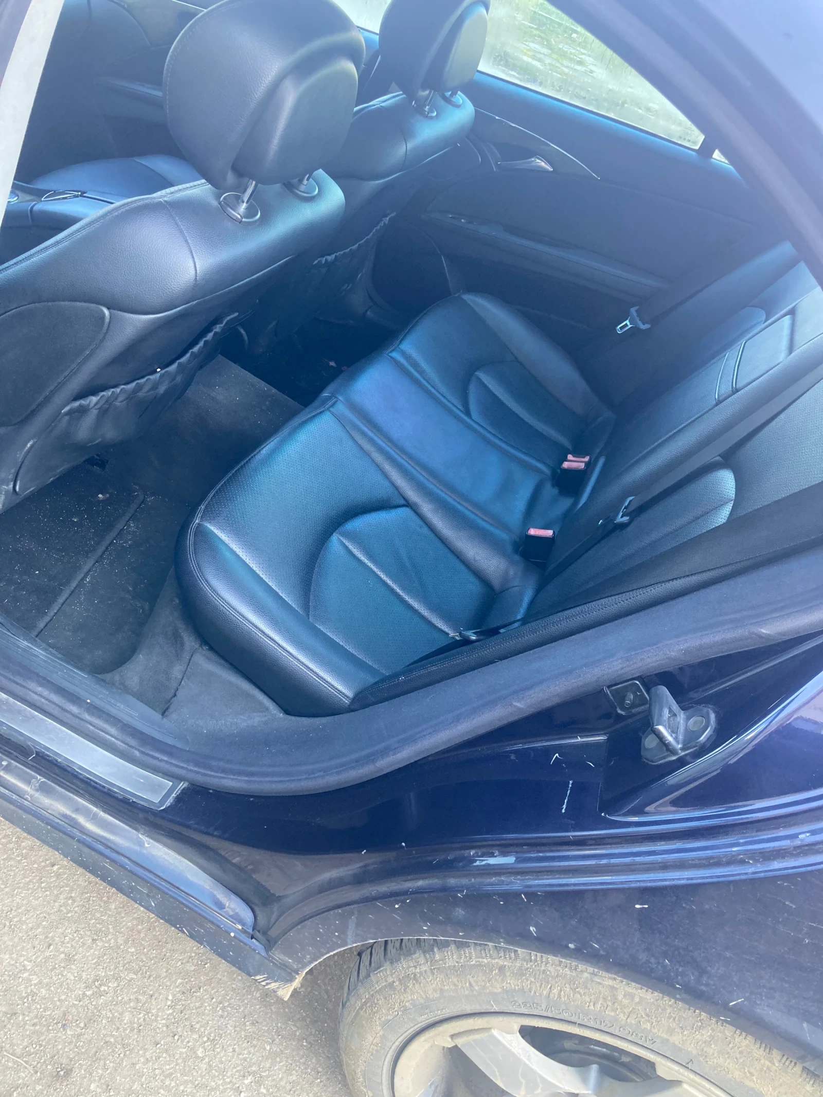 Mercedes-Benz E 220, снимка 2 - Автомобили и джипове - 53779756