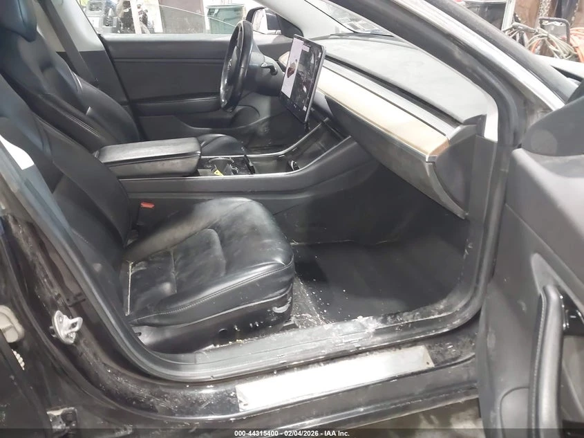 Tesla Model 3 ELECTRIC All Wheel Drive, снимка 5 - Автомобили и джипове - 53830349