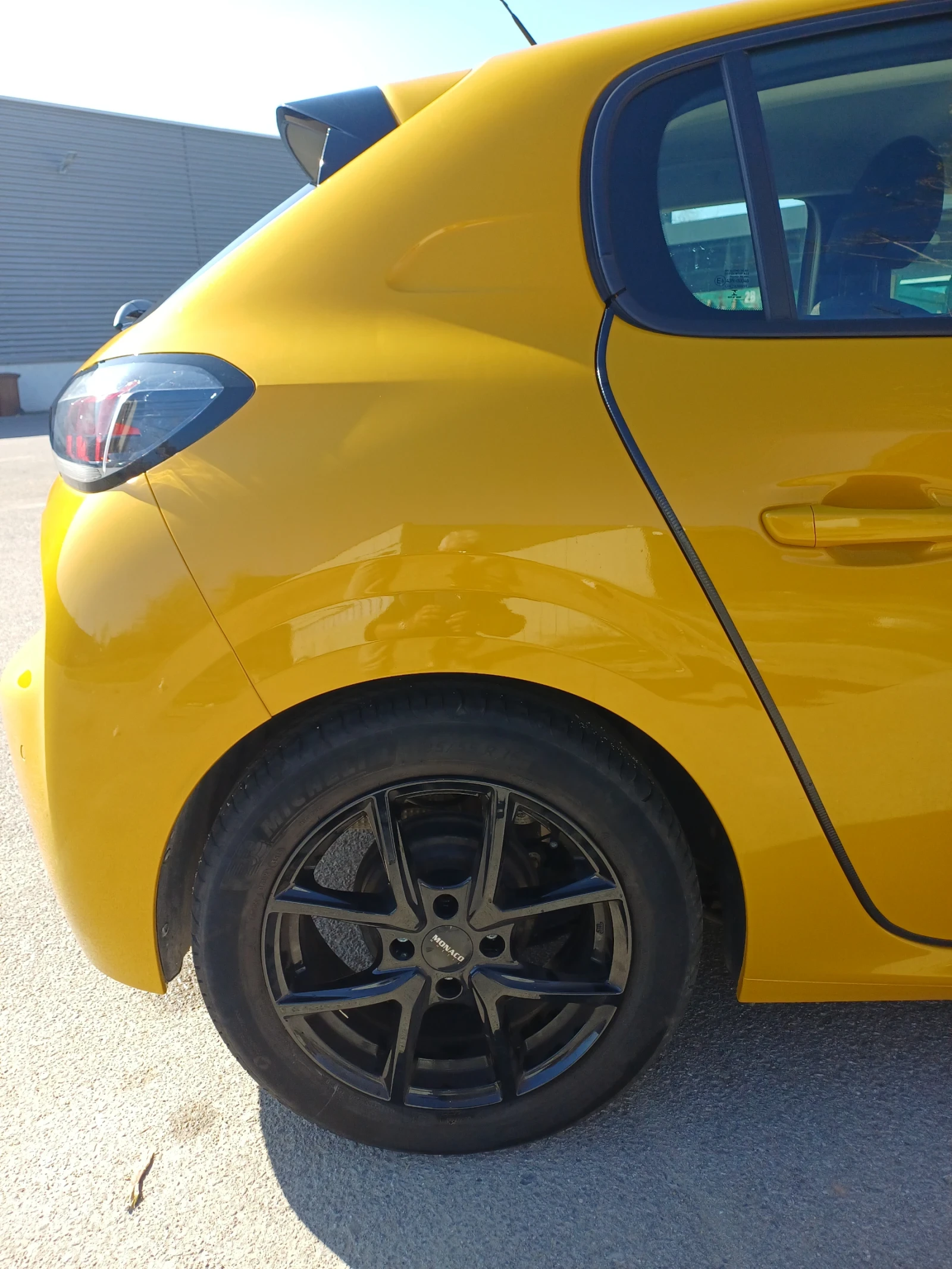 Peugeot 208, снимка 4 - Автомобили и джипове - 53838934