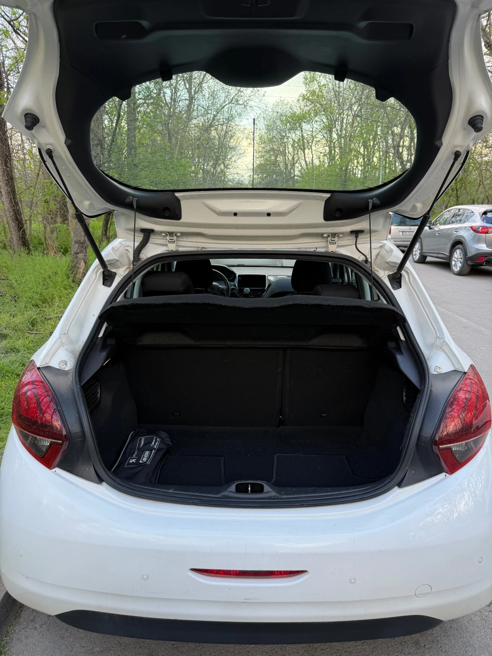 Peugeot 208, снимка 17 - Автомобили и джипове - 54239375