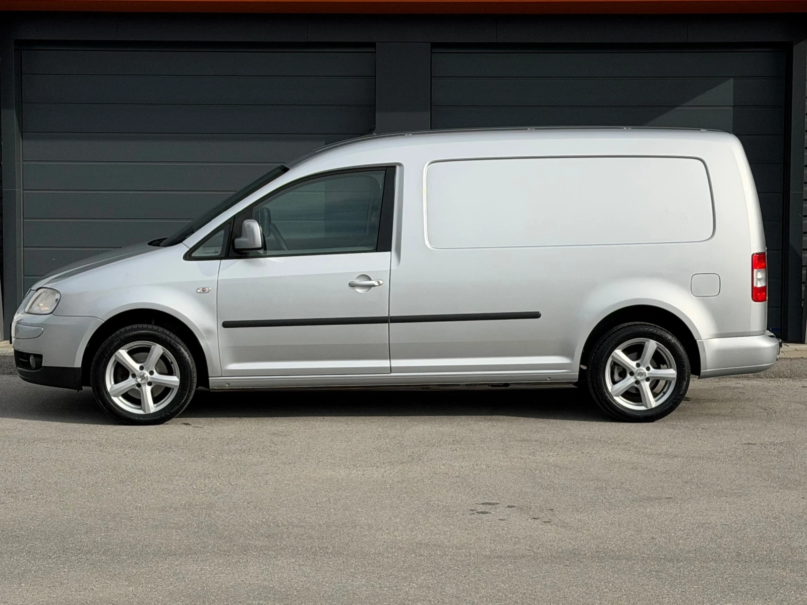 VW Caddy 1.9 TDI Maxi DSG, снимка 2 - Автомобили и джипове - 54543853