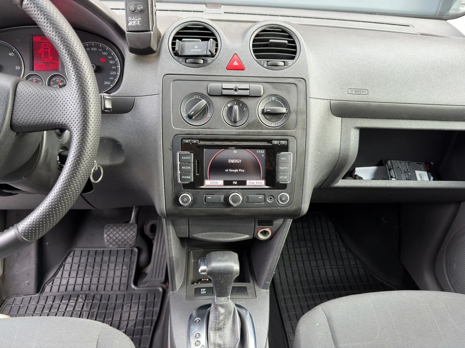 VW Caddy 1.9 TDI Maxi DSG, снимка 11 - Автомобили и джипове - 54543853