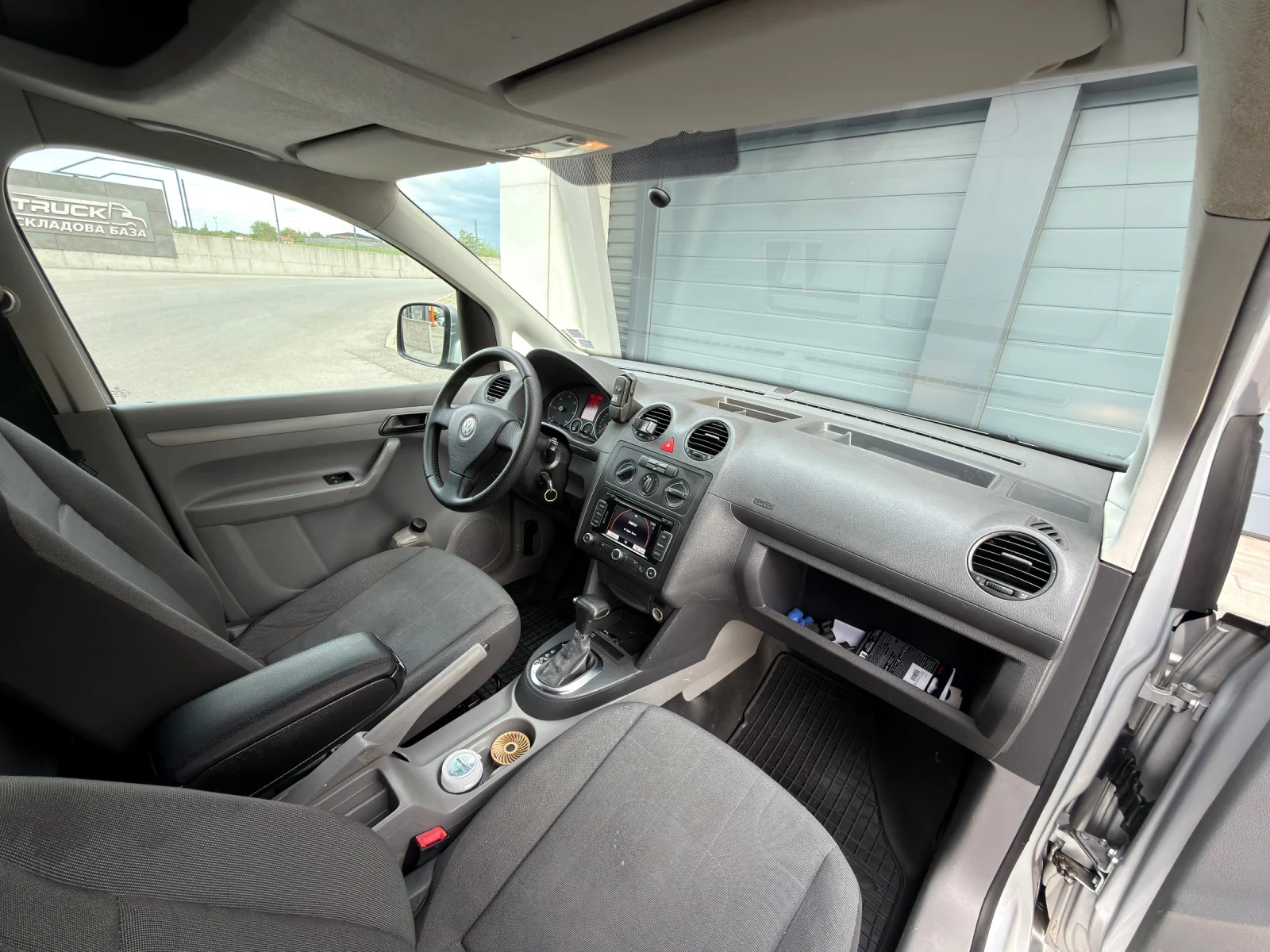 VW Caddy 1.9 TDI Maxi DSG, снимка 15 - Автомобили и джипове - 54543853