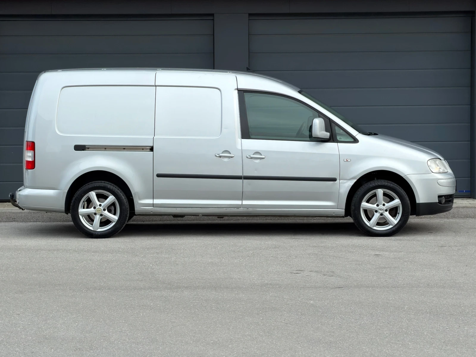 VW Caddy 1.9 TDI Maxi DSG, снимка 6 - Автомобили и джипове - 54543853